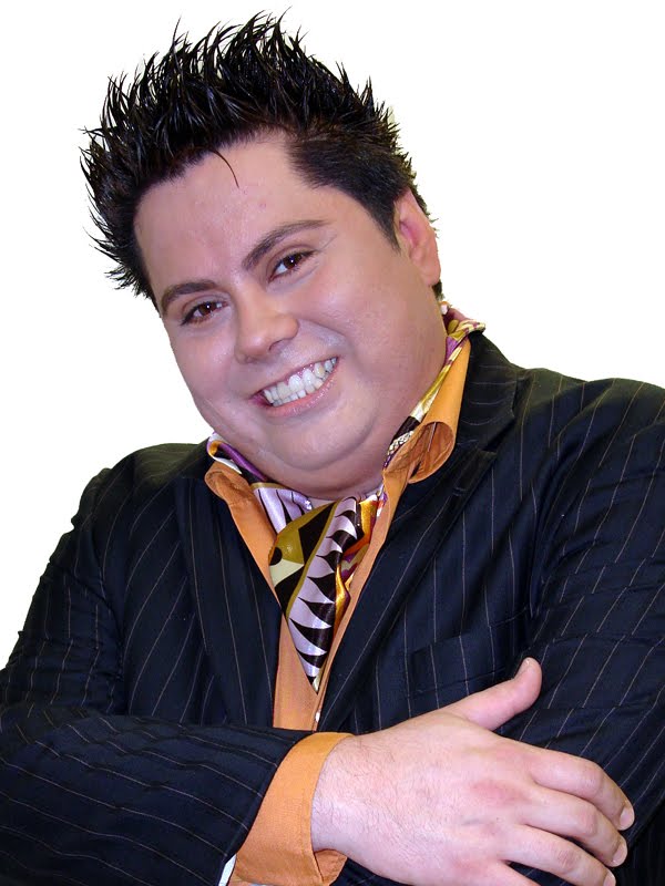 El polémico “Gordo Bello” de LaTele, quedó en primer lugar en el sondeo. Honrado debe sentirse, ya que le ganó al llamado Zar de la belleza… José Gregorio Araujo vuelve el próximo año a Mamma Mía. Ya comenzó a “calentar pantalla” ¡Tiembla la farándula!
