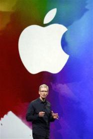 El director general de Apple Tim Cook habla en un evento en San Francisco el miércoles 7 de marzo de 2012 en el que presentó un nuevo modelo de iPad. (Foto AP/Paul Sakuma)