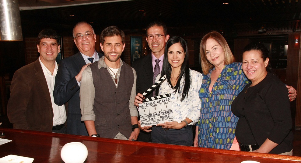  De izquierda a derecha: Antonio Grimaldi, asesor de Dramático de Televen, José Simón Escalona, Luis Fernando Noriega, Leonardo Bigott, Scarlet Ortiz, Carmen Cecila Urbaneja y Patricia González, Gerente de Producción.