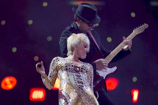 La cantante mexicana Yuri, durante su actuación anoche en el Festival de Viña del Mar, el certamen de música más popular de Latinoamérica. EFE/Claudio Reyes