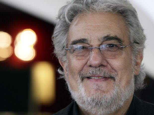  Plácido Domingo, de 70 años, durante una entrevista en el foyer de la Opera Metropolitana de Nueva York en el Centro Lincoln el jueves 17 de febrero de 2011. (Foto AP/Bebeto Matthews)