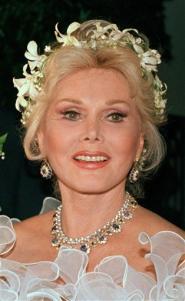 La actriz Zsa Zsa Gabor fue sometida el viernes 14 de enero del 2011 a una operación en la que le fue amputada la pierna derecha en Los Angeles. En la foto, del 15 de agosto de 1984, la actriz el día de su boda en Los Angeles. (AP foto) 